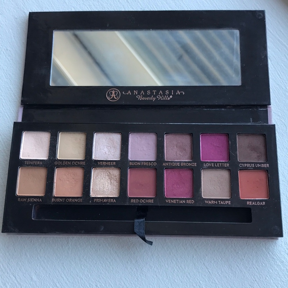 Eyeshadow palette